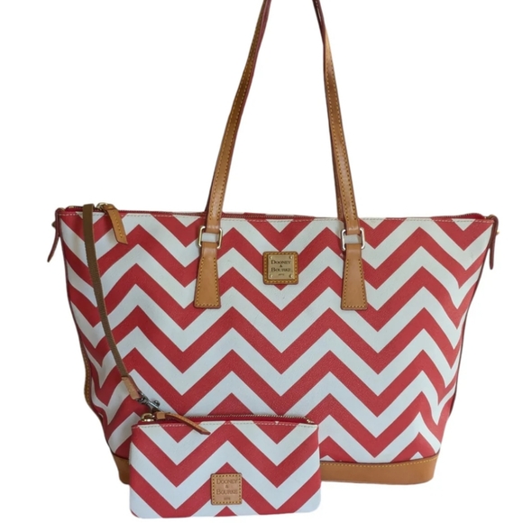 Dooney & Bourke EUC Red and White Chevron Tote Bag W/Matching Wristlet Pouch